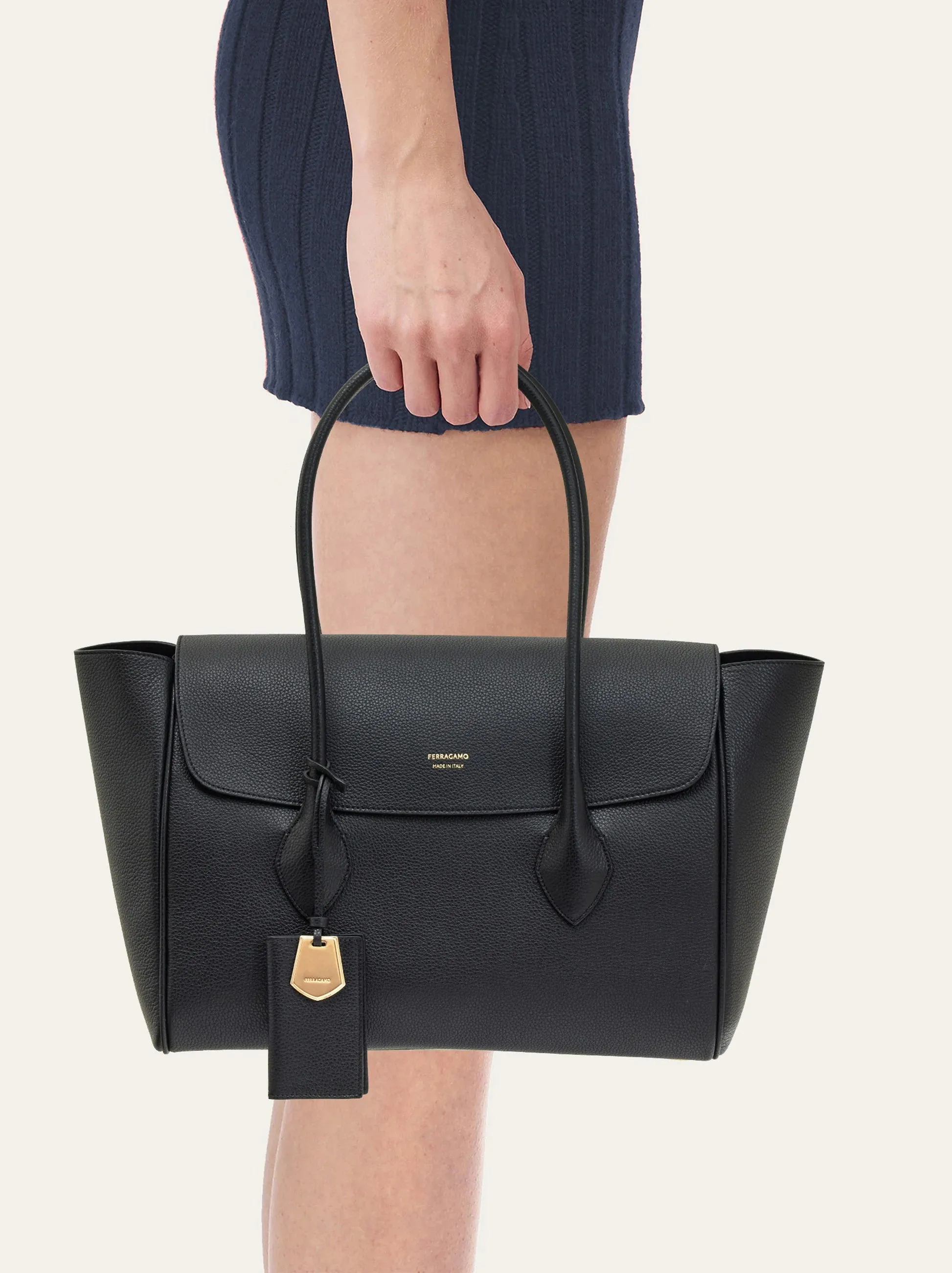 East-West Tote Bag in Black (L)