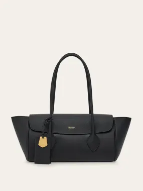 East-West Tote Bag in Black (M)