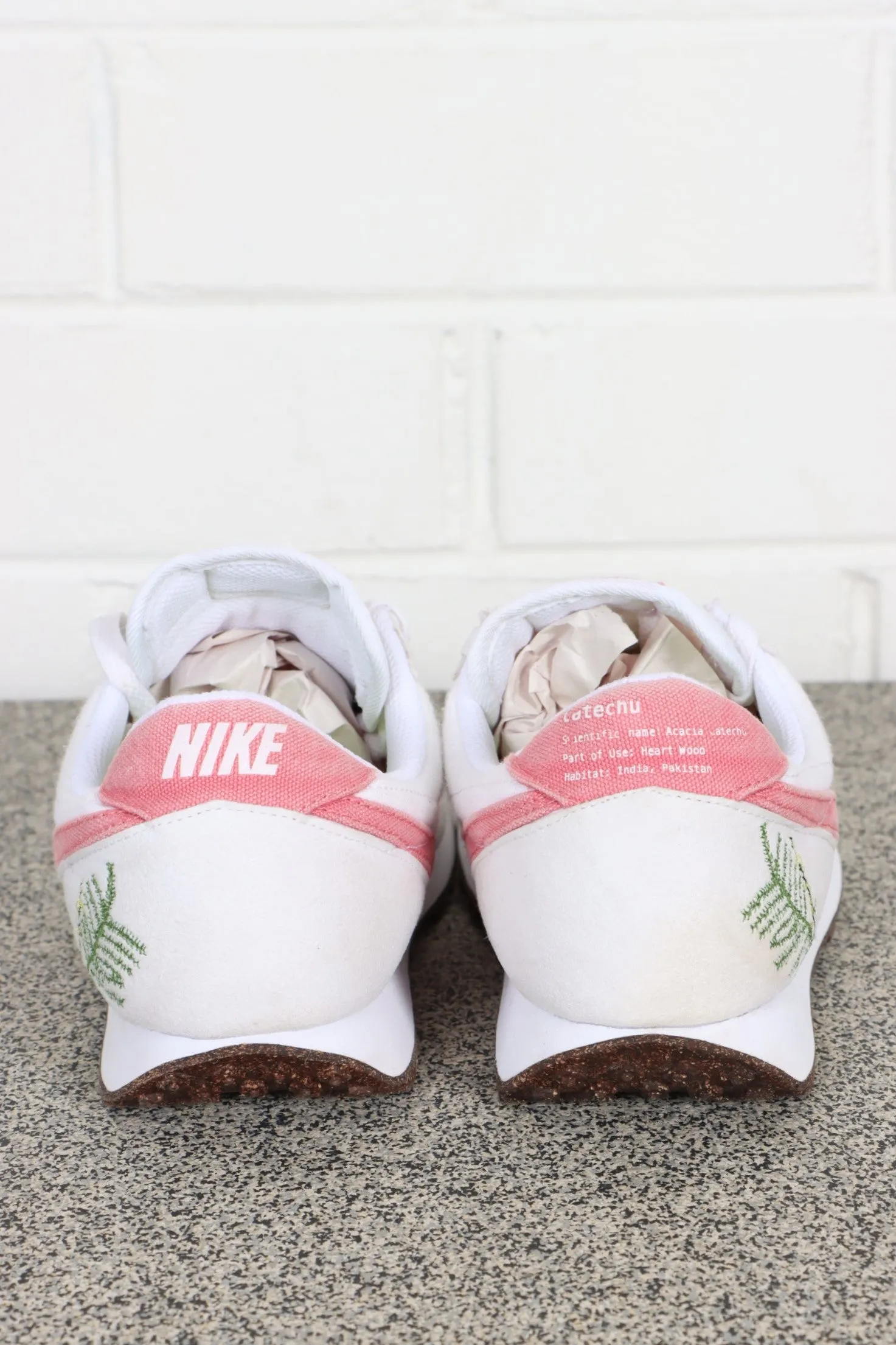 NIKE Daybreak SE 'Catechu' White & Pink Sneakers (8.5)