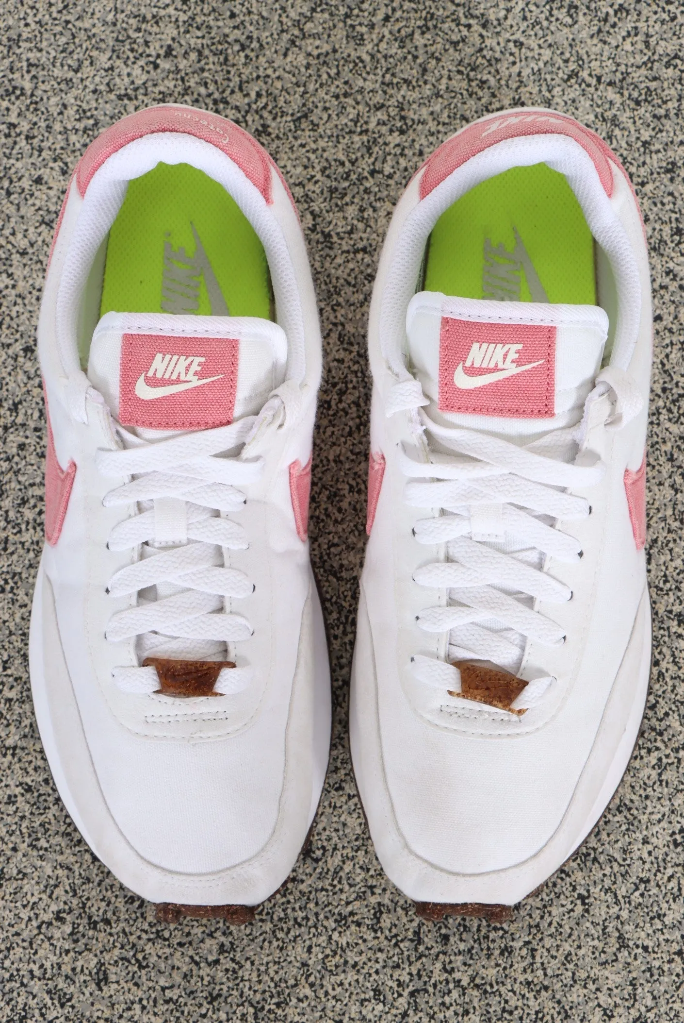 NIKE Daybreak SE 'Catechu' White & Pink Sneakers (8.5)