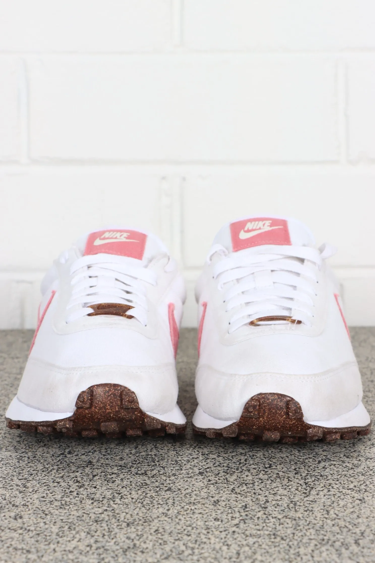 NIKE Daybreak SE 'Catechu' White & Pink Sneakers (8.5)