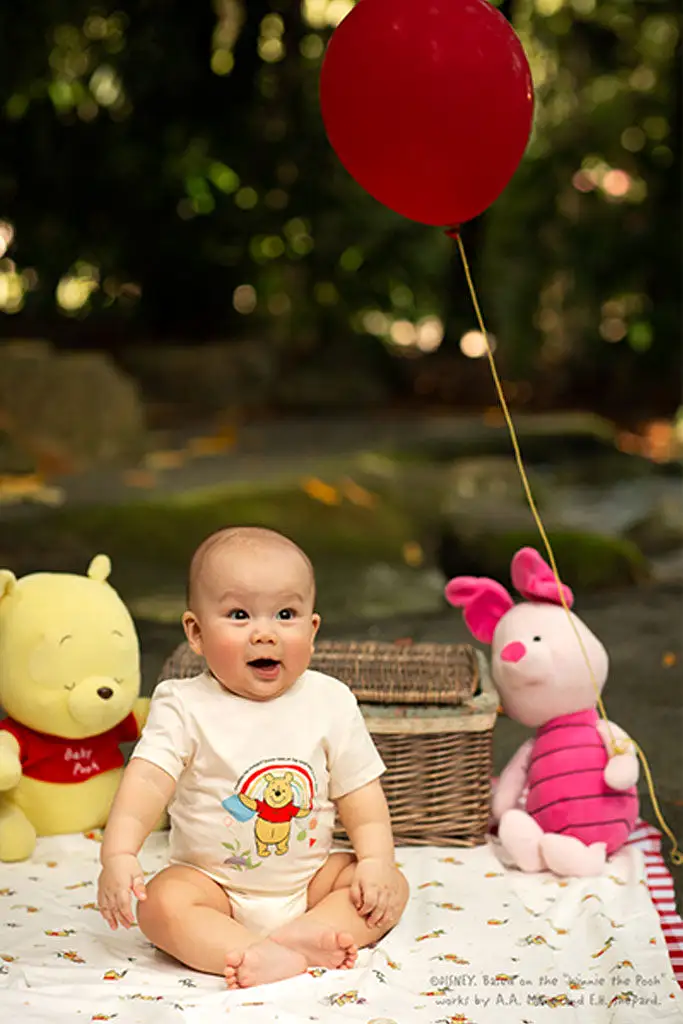 Short-Sleeve Onesie - Yellow Rainbow Pooh