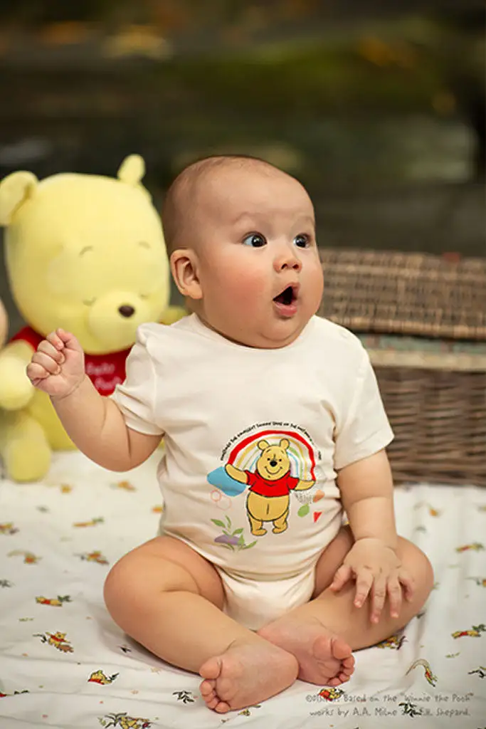 Short-Sleeve Onesie - Yellow Rainbow Pooh