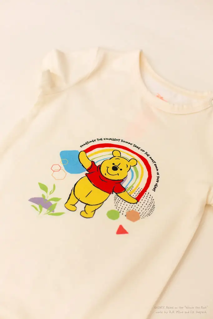 Short-Sleeve Onesie - Yellow Rainbow Pooh